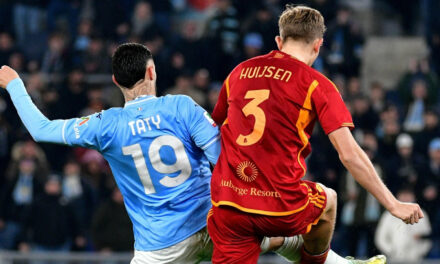 Lazio somete 1-0 a Roma en un tenso derbi para alcanzar las semis de la Copa Italia