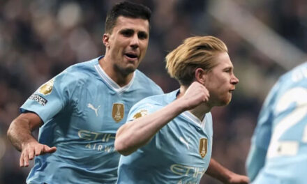De Bruyne regresa y lidera victoria del Manchester City 3-2 ante Newcastle