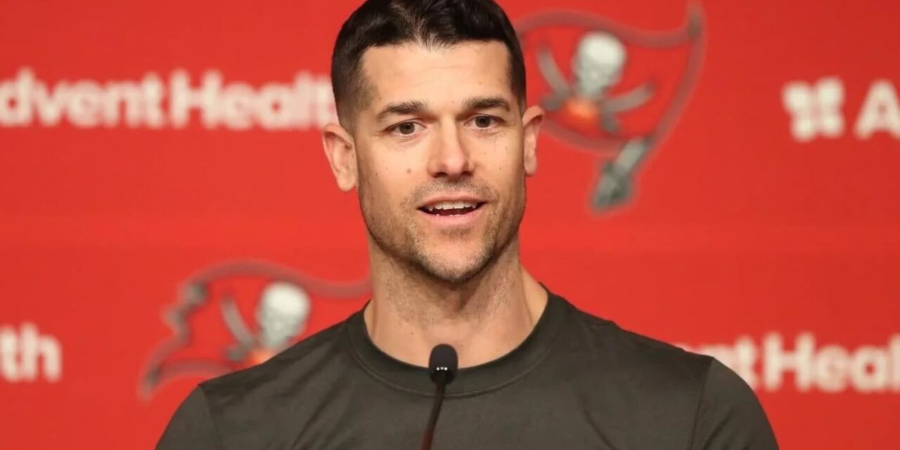 Panthers acuerdan contratar a Dave Canales de los Bucs como nuevo entrenador