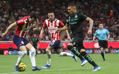 Chivas sacó empate en el debut de Gago
