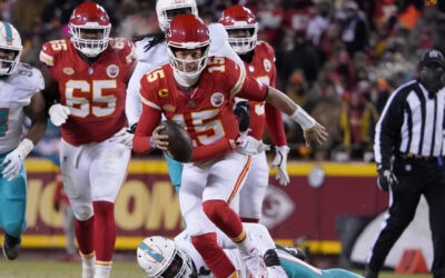 Mahomes y Chiefs congelan a Dolphins y siguen adelante en playoffs