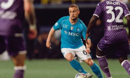Napoli golea 3-0 a Fiorentina y llega a final de Supercopa italiana