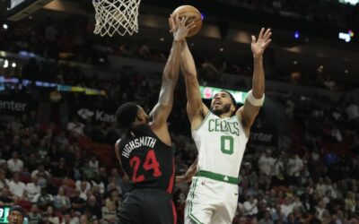 Tatum anota 26 y Celtics aplastan a Heat 143-110 en la revancha de la final del Este