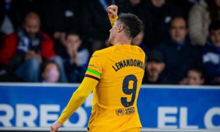 Lewandowski pone fin a sequía goleadora en victoria del Barcelona 3-1 sobre el Alavés