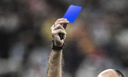 Tarjeta azul: qué es y qué sanción tiene el nuevo cartón en futbol