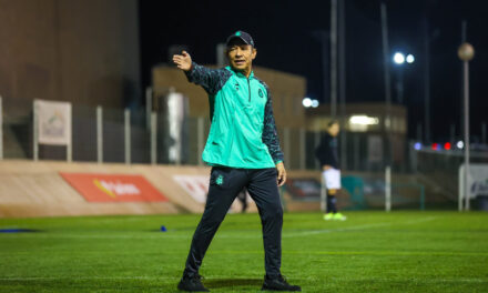 Ignacio Ambriz llega al banquillo de Santos Laguna