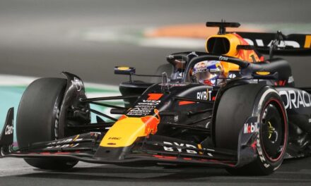 Verstappen continúa dominando y gana fácilmente el Gran Premio de Arabia Saudí