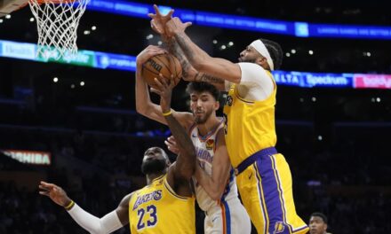 Lakers superan al Thunder, líder del Oeste