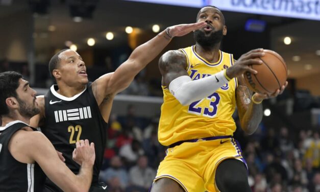 Triple doble de LeBron lleva a Lakers a victoria sobre Grizzlies