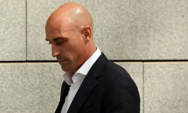 La fiscalía española pide 2,5 años de cárcel para Luis Rubiales en el caso del beso forzado
