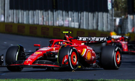 Carlos Sainz se coronó en una accidentada carrera en la que Max Verstappen y Lewis Hamilton tuvieron que retirarse