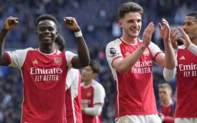 Arsenal sobrevive a susto ante Tottenham y extiende su liderato a cuatro puntos en la Liga Premier