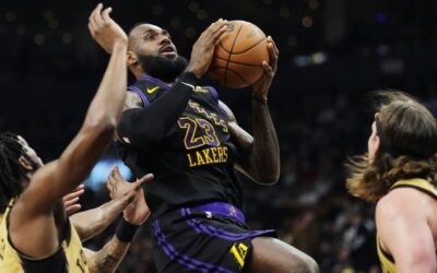 James consigue 23 puntos; Lakers derrotan a decaídos Raptors, 128-111
