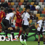 Roma derrota 2-1 a Udinese en reanudación de partido suspendido y amarga debut de Cannavaro