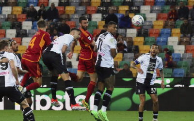 Roma derrota 2-1 a Udinese en reanudación de partido suspendido y amarga debut de Cannavaro