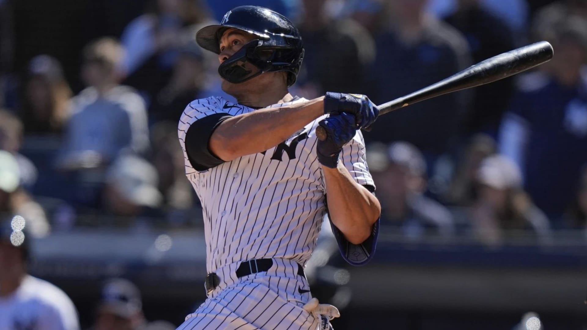 Stanton batea grand slam y Yankees vencen 8-3 a Azulejos para su 8va victoria en 10 juegos