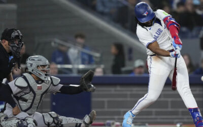 Azulejos ganan 5-4, a los Yankees que pierden la primera serie esta temporada
