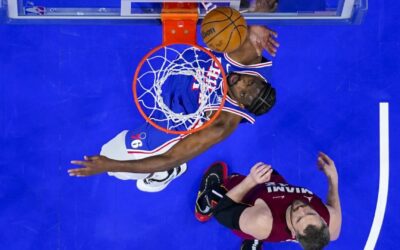 Embiid y 76ers vencen a Heat en minitorneo y son 7mos del Este