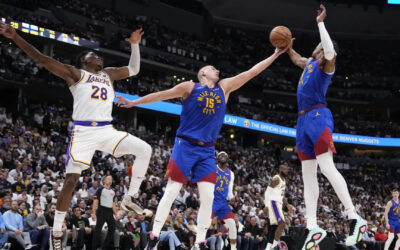 Jokic guía a Nuggets a triunfo de 114-103 sobre LeBron y Lakers, al abrir serie de playoffs