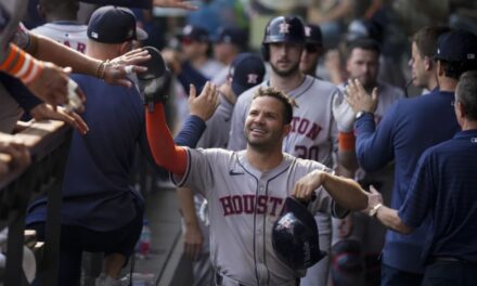 Astros se llevan la serie de 2 juegos de la Ciudad de México al superar 8-2 a Rockies