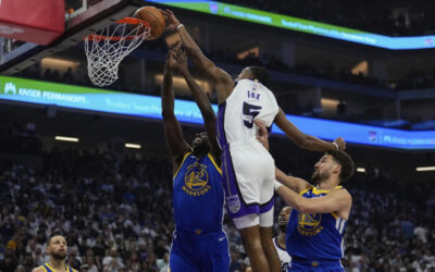 Kings eliminan a Warriors en el minitorneo; los arrollan 118-94