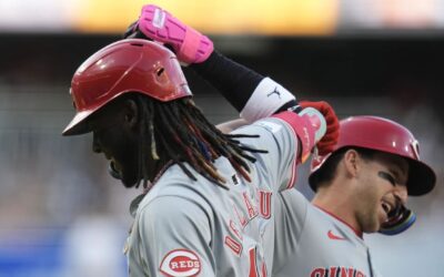 De La Cruz jonronea y Lodolo poncha a 11 mientras los Rojos vencen 5-2 a los Padres