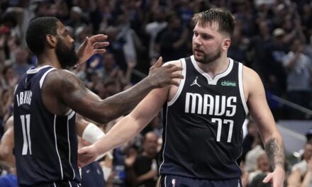 Irving y Doncic ayudan a que Mavs mantengan a raya al Thunder y tomen ventaja de 2-1