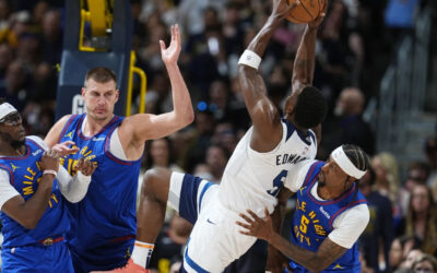 Edwards anota 43 y Reid ayuda a Wolves a ganar 1er juego de serie ante Nuggets, 106-99