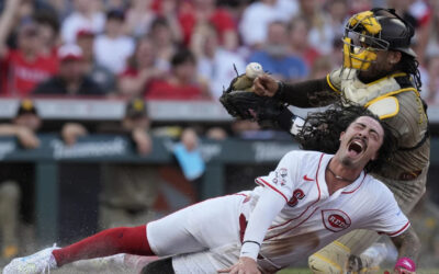 Rojos vuelven a casa tras gira desastrosa y vencen 2-0 a Padres