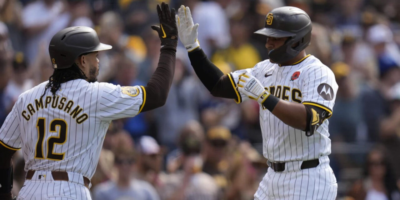 Con base por bolas a Cronenworth con la casa llena, Padres vencen 2-1 a Marlins