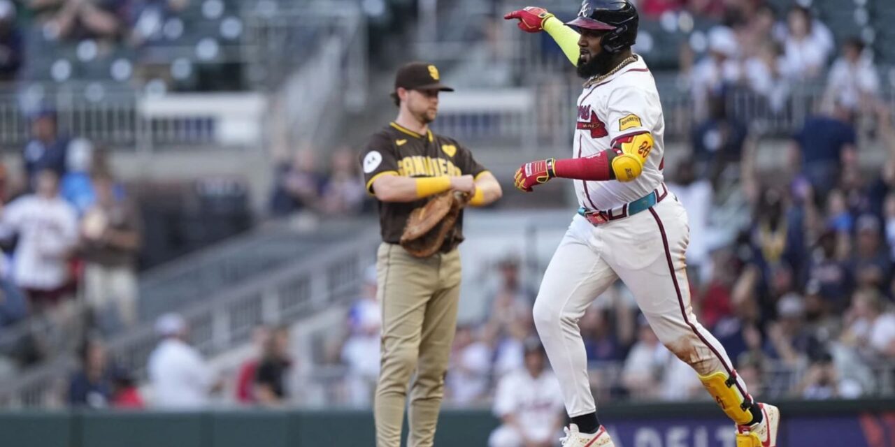 Sale continúa en senda dominante; Bravos vencen 3-0 a Padres para dividir la doble cartelera