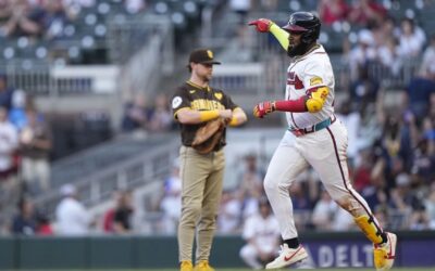 Sale continúa en senda dominante; Bravos vencen 3-0 a Padres para dividir la doble cartelera