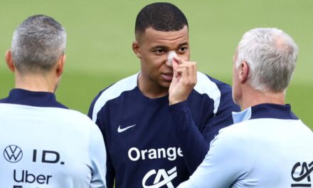 Mbappé mejora de su fractura nasal, pero no jugará contra Polonia: Deschamps