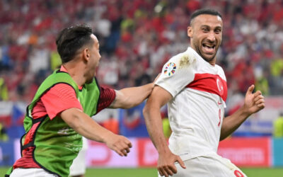 Turquía llega a octavos de la Euro, con un triunfo de 2-1 que elimina a los checos