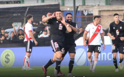 River cae 2-0 ante Riestra, duro golpe para Demichelis
