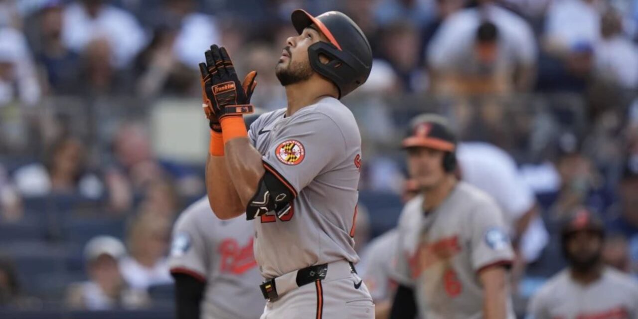 Orioles se valen de gran 2do inning para vapulear 17-5 a Yankees