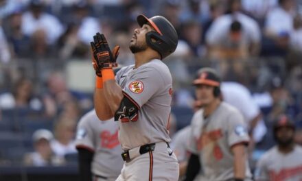 Orioles se valen de gran 2do inning para vapulear 17-5 a Yankees