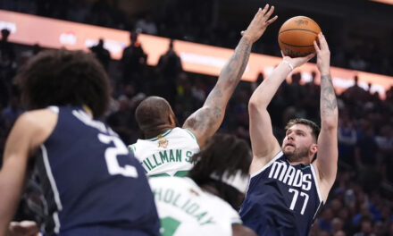 Doncic aplaza la fiesta de los Celtics en la NBA, con una paliza histórica