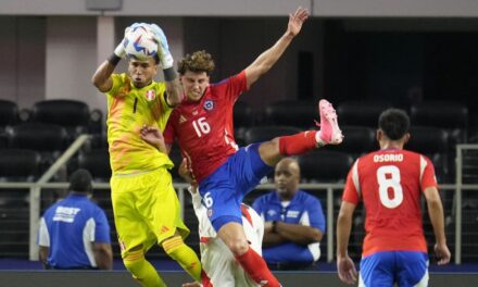 Perú y Chile empatan sin goles en un encuentro de escasa emoción
