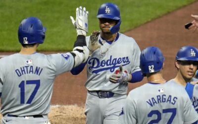 Dodgers evitan barrida gracias a jonrones de Betts, Freeman y Hernández. Vencen 11-7 a Piratas