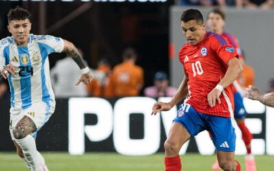 Argentina gana a Chile con agónico gol de Lautaro Martínez y clasifica a cuartos de Copa América