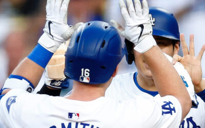 Con 5 jonrones, Dodgers apabullan 15-2 a Rangers