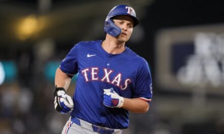 Seager conecta jonrón de 3 carreras y Rangers ganan 3-2 en Dodger Stadium