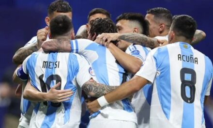 Argentina empezó la defensa del título en la Copa América: 2-0 a Canadá con los goles de Julián y Lautaro