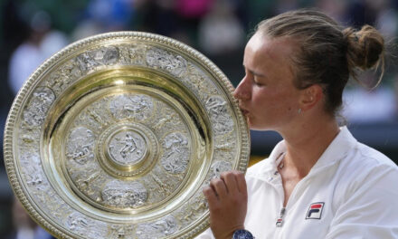 Krejcikova gana Wimbledon y conquista su segundo título de Grand Slam