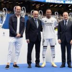 En un “día increíble”, Mbappé se presenta como jugador del Madrid ante un Bernabeu atestado