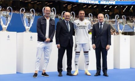 En un “día increíble”, Mbappé se presenta como jugador del Madrid ante un Bernabeu atestado