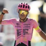 Ecuatoriano Richard Carapaz gana la 17ma etapa del Tour de Francia