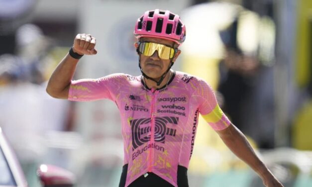 Ecuatoriano Richard Carapaz gana la 17ma etapa del Tour de Francia