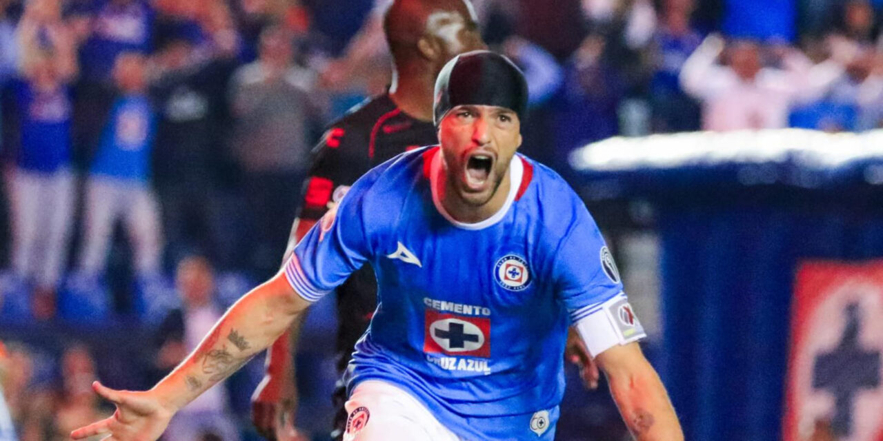 Cruz Azul aplastó a Xolos con doblete de Giakoumakis